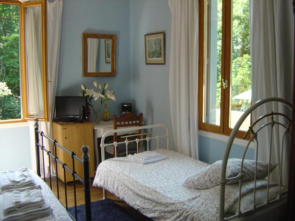 Aux Quatre Saisons Axat Bed & Breakfast Стая снимка