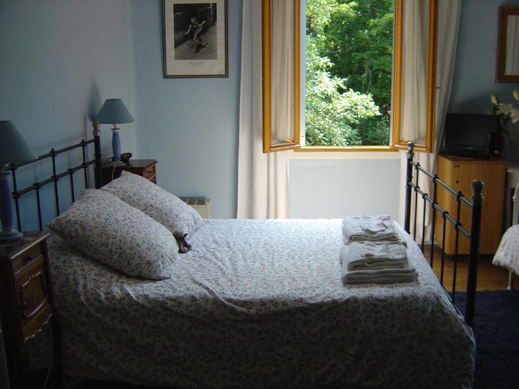 Aux Quatre Saisons Axat Bed & Breakfast Стая снимка