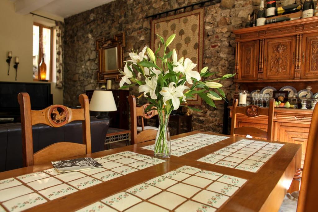 Aux Quatre Saisons Axat Bed & Breakfast Екстериор снимка