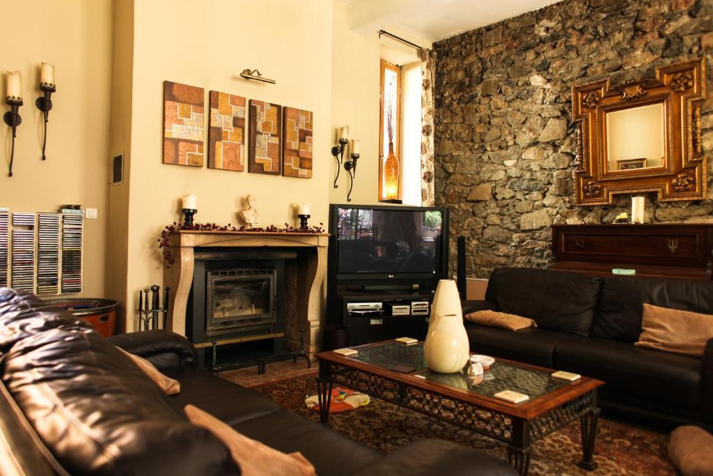 Aux Quatre Saisons Axat Bed & Breakfast Екстериор снимка