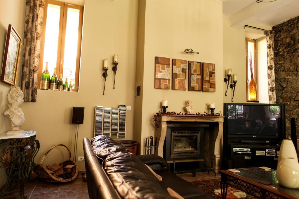 Aux Quatre Saisons Axat Bed & Breakfast Екстериор снимка
