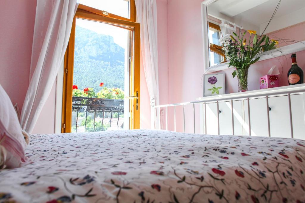 Aux Quatre Saisons Axat Bed & Breakfast Стая снимка